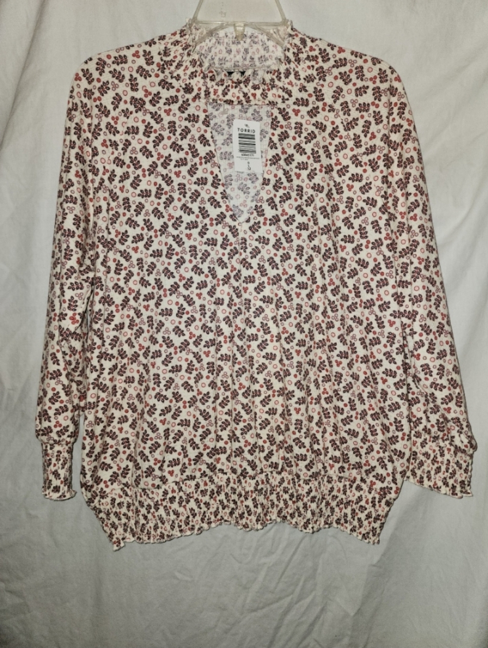 Torrid womens size large longsleeved leaf dot print top